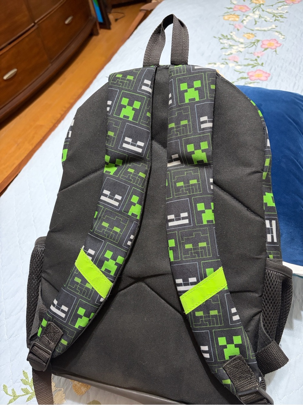 MineCraft Backpack PreOwned shows wear but ready for back to school - Picture 3 of 10